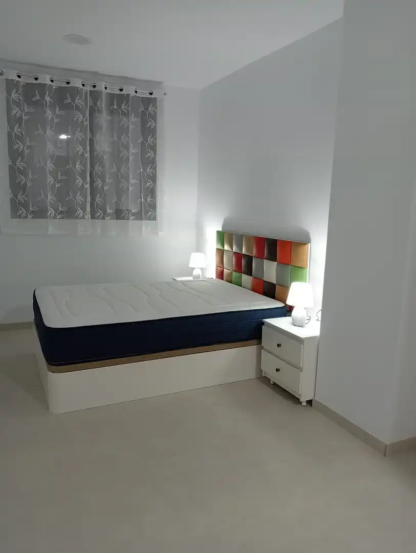 Schlafzimmer von Wohnungen zur Miete in Cáceres mit Klimaanlage, Heizung und Möbliert