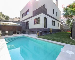 Swimming pool of Single-family semi-detached to rent in Las Rozas de Madrid  with Air Conditioner, Heating and Private garden