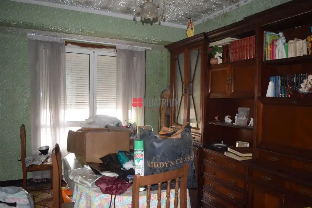 Habitación de Edificio en venta en A Estrada 