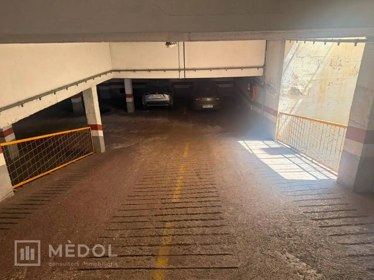 Parkplatz von Dachboden zur Miete in Tarragona mit Klimaanlage, Heizung und Parkett