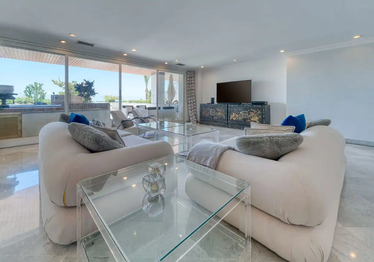 Sala d'estar de Apartament en venda en Marbella amb Aire condicionat, Terrassa i Traster