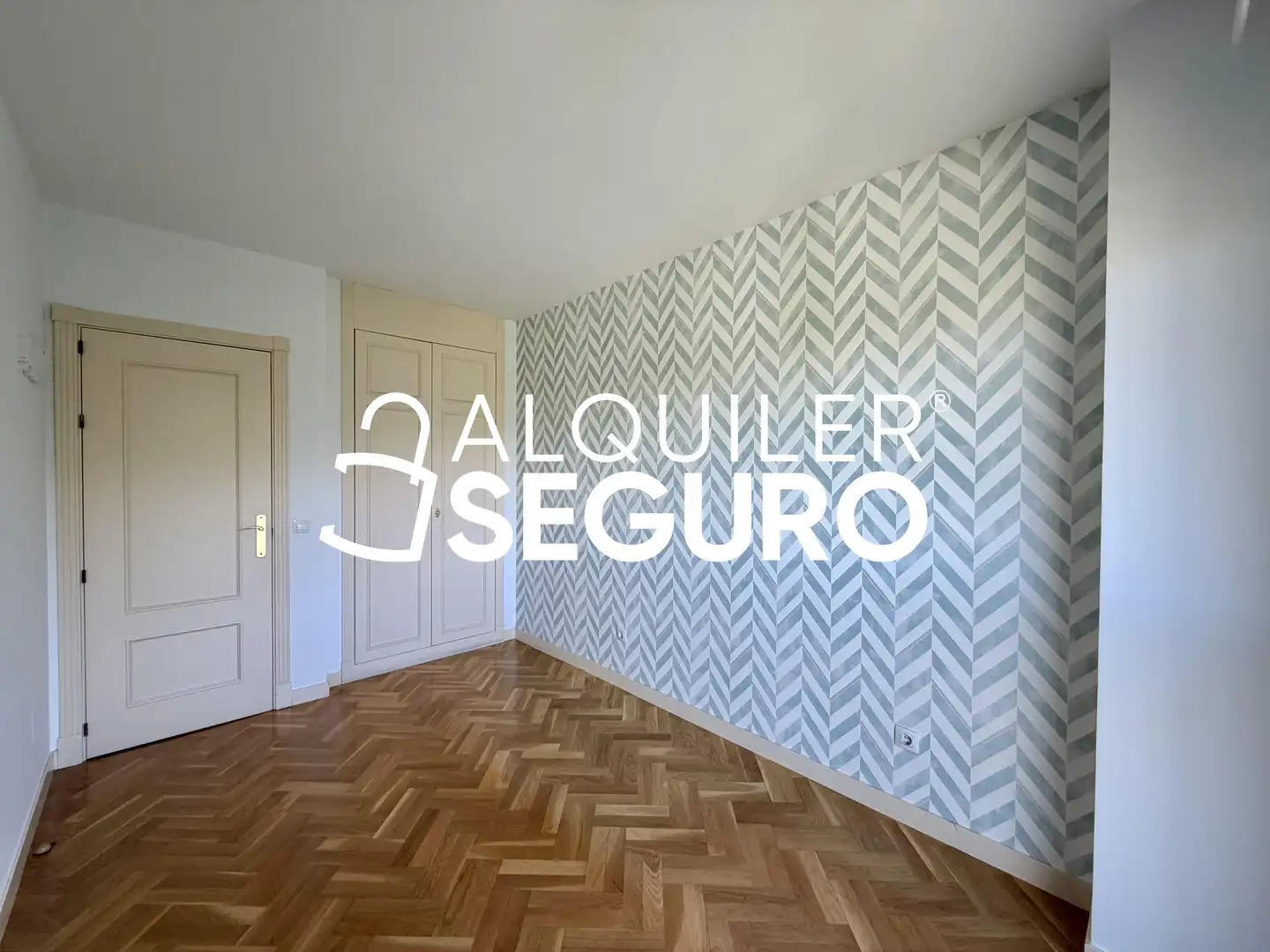 Habitación de Piso de alquiler en Las Rozas de Madrid con Calefacción y Piscina
