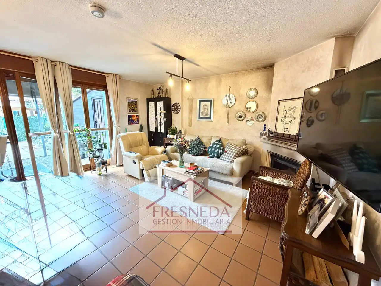 Wohnzimmer von Einfamilien-Reihenhaus zum Verkauf in Siero mit Heizung, Privatgarten und Parkett