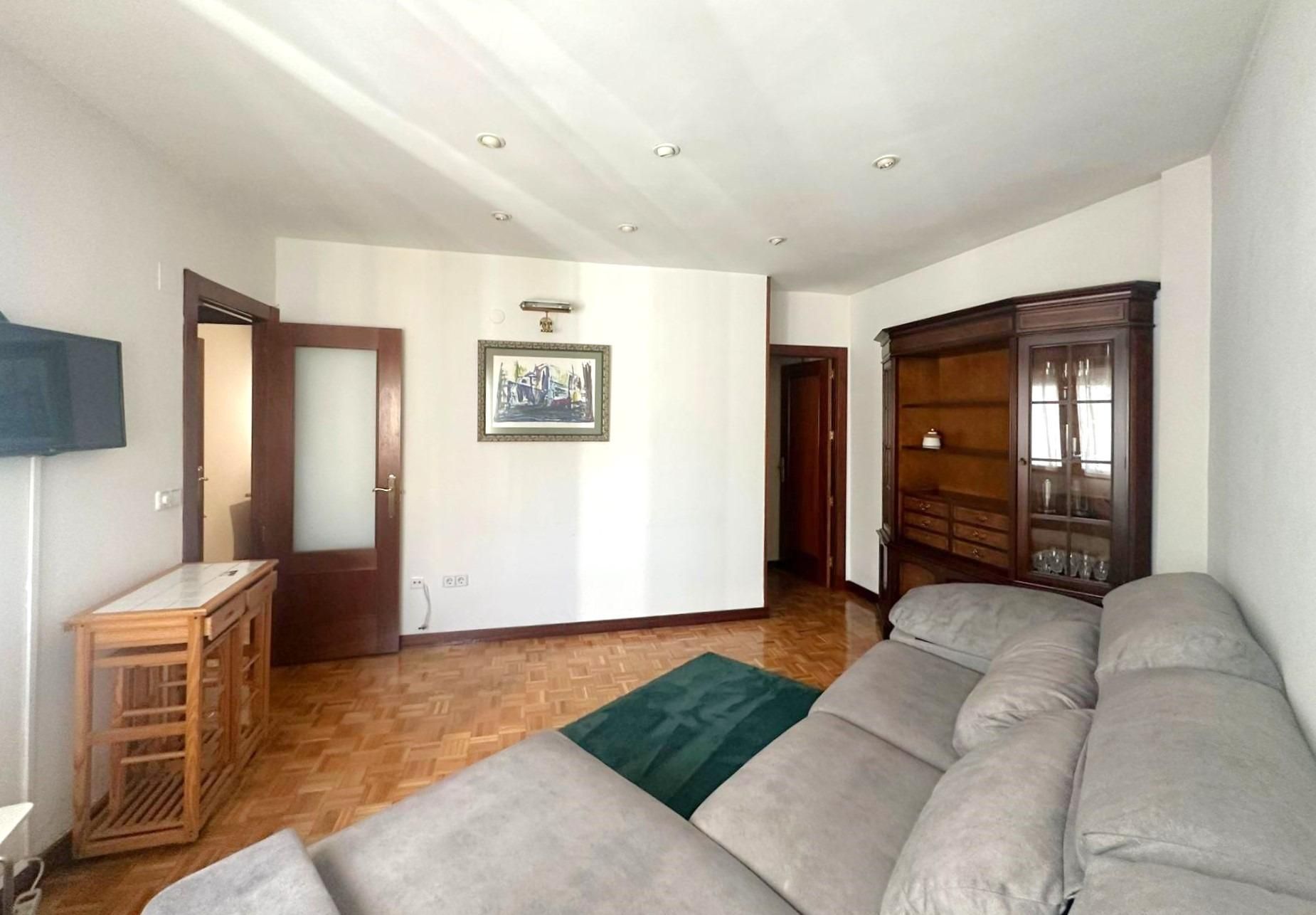 Sala de estar de Piso en venta en León Capital  con Calefacción, Terraza y Balcón
