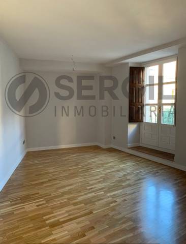 Piso en Alquiler en Plaza de Guevara en Plaza Mayor - San Agustín