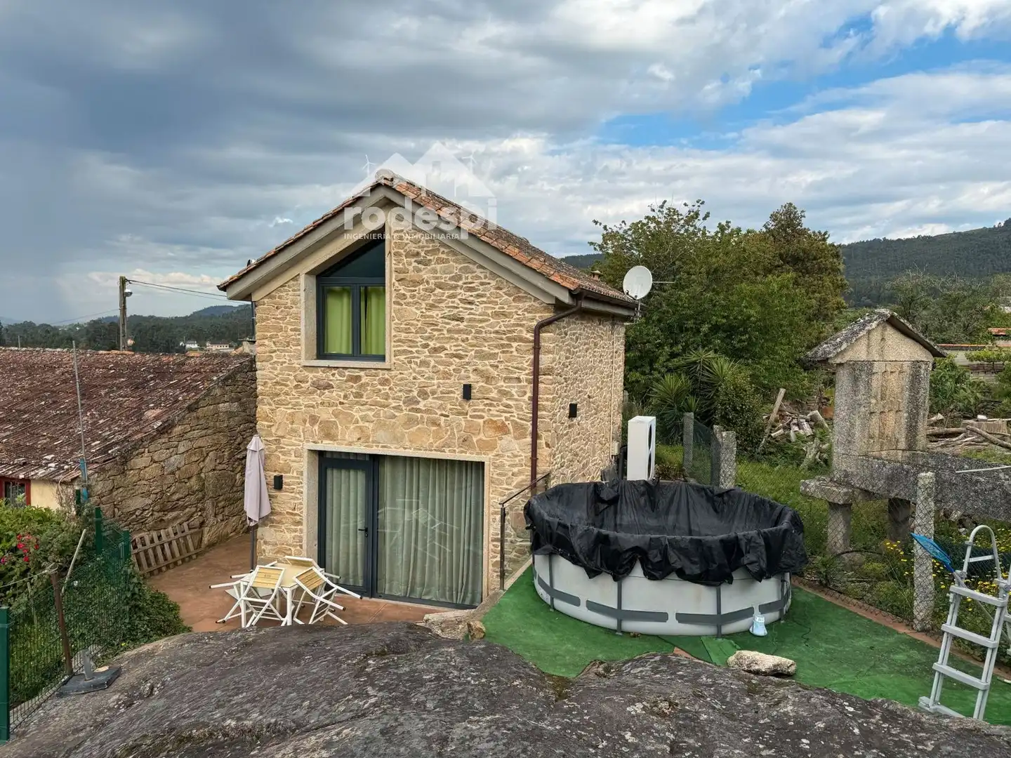 Vista exterior de Casa o xalet en venda en Arbo amb Terrassa, Traster i Piscina