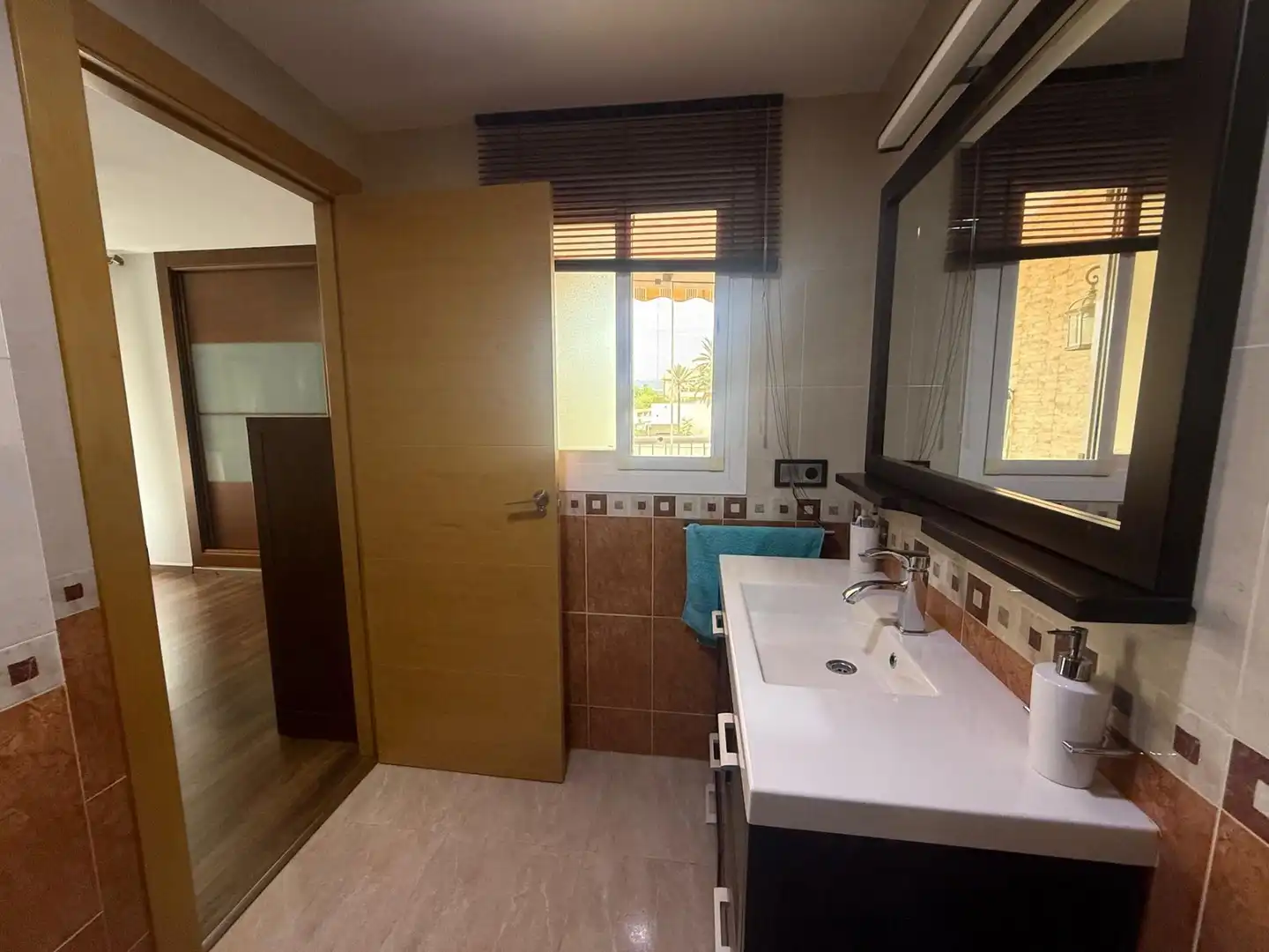 Badezimmer von Wohnung zur Miete in Águilas mit Klimaanlage, Parkett und Terrasse