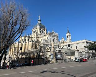 Vista exterior de Estudi en venda en  Madrid Capital amb Calefacció i Moblat