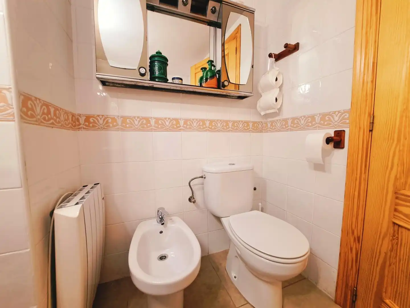 Badezimmer von Erdgeschoss zum Verkauf in Calvià mit Privatgarten, Parkett und Terrasse