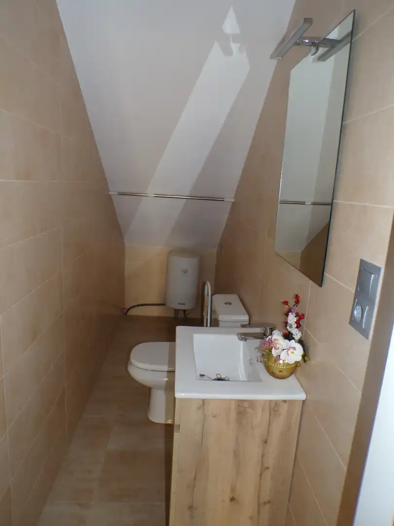 Badezimmer von Geschaftsraum zur Miete in Valderrubio