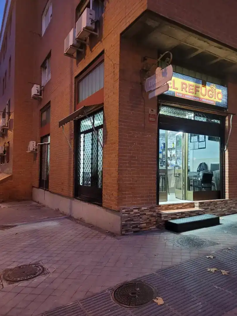 Exterior view of Commercial properties for rent in Madrid  with Air Conditioner