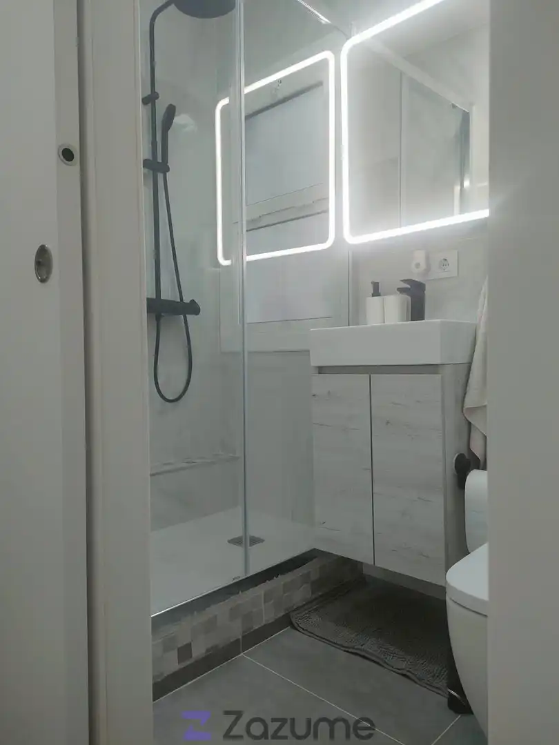 Bathroom of Attic for rent in Sant Boi de Llobregat  with Air Conditioner, Heating and Parquet flooring