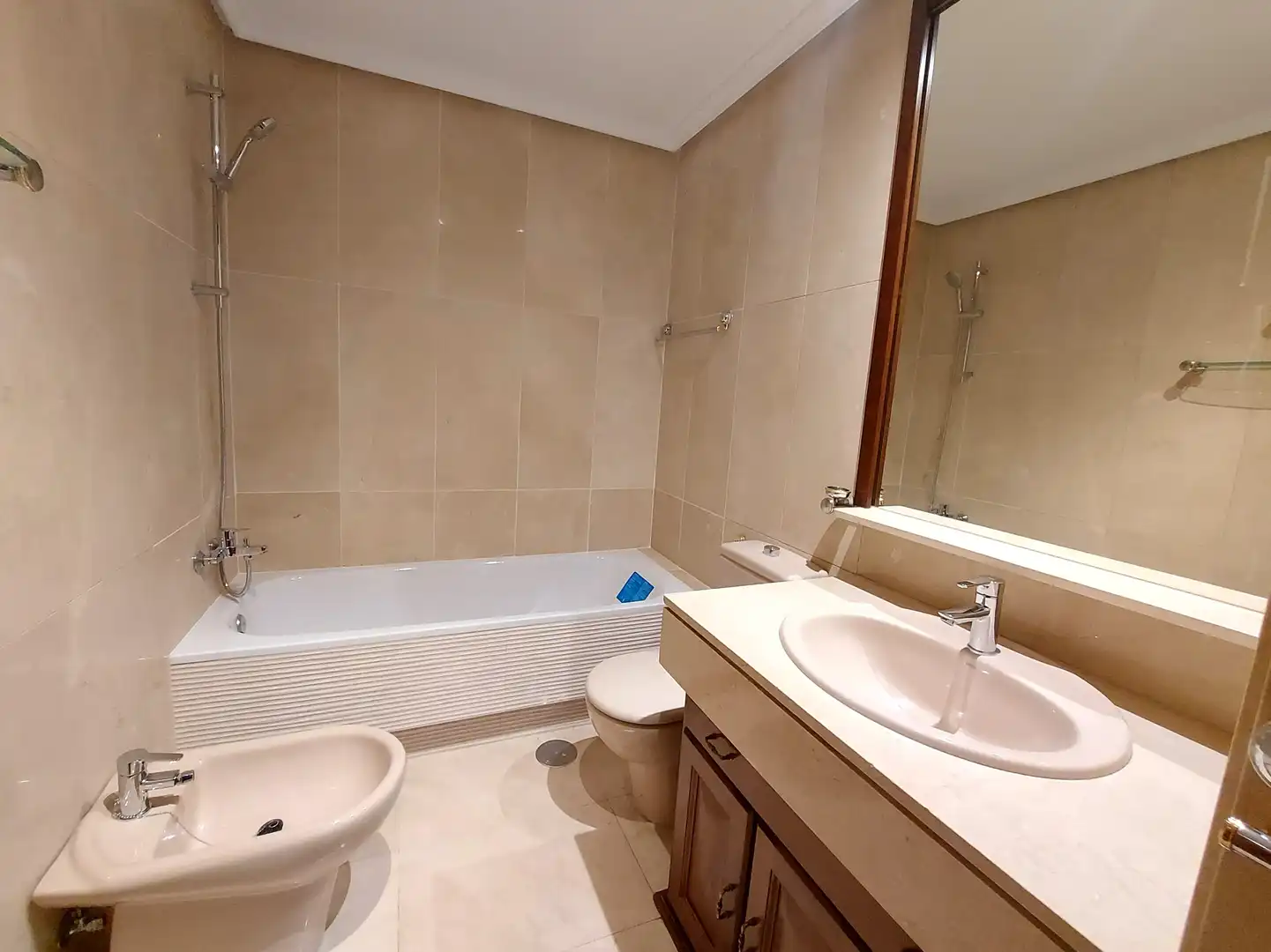 Baño de Piso de alquiler en Madrid con Aire acondicionado, Calefacción y Parquet