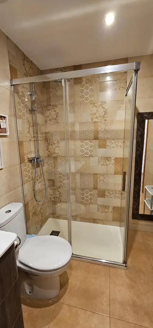 Baño de Piso de alquiler en Maracena con Aire acondicionado, Amueblado y Balcón