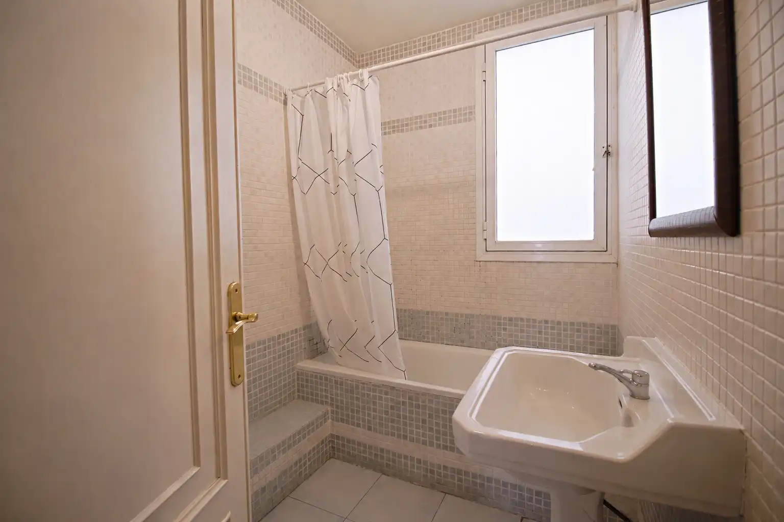 Bathroom of Flat for sale in Valencia  with Furnished, Oven and Washing machine