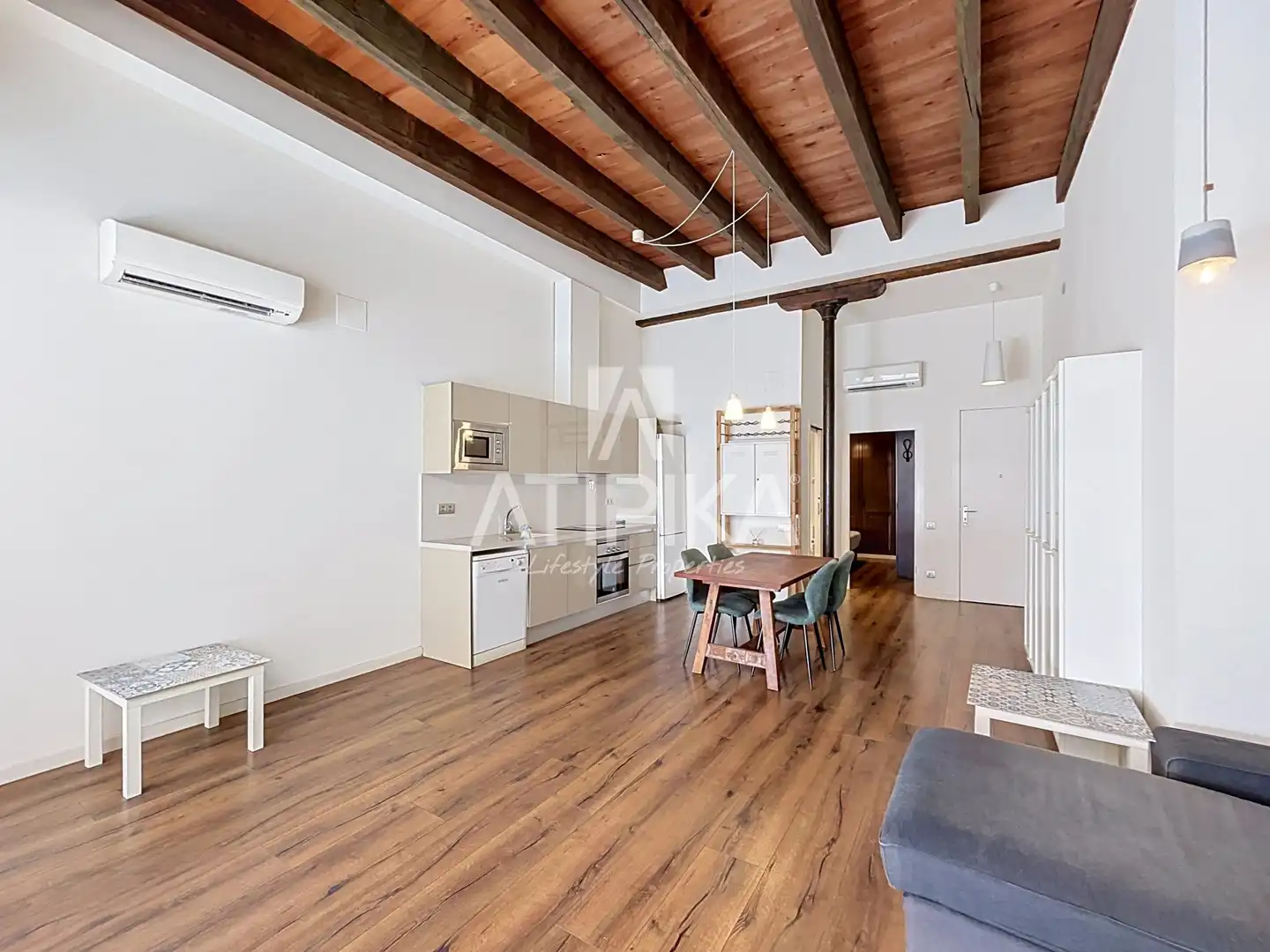 Exterior view of Attic for rent in Barcelona  with Air Conditioner, Parquet flooring and Terrace
