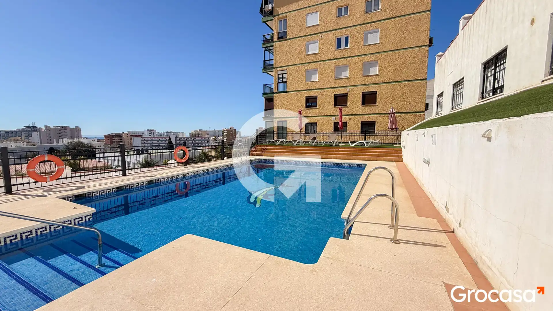 Swimming pool of Flat for sale in Torremolinos  with Air Conditioner, Heating and Terrace
