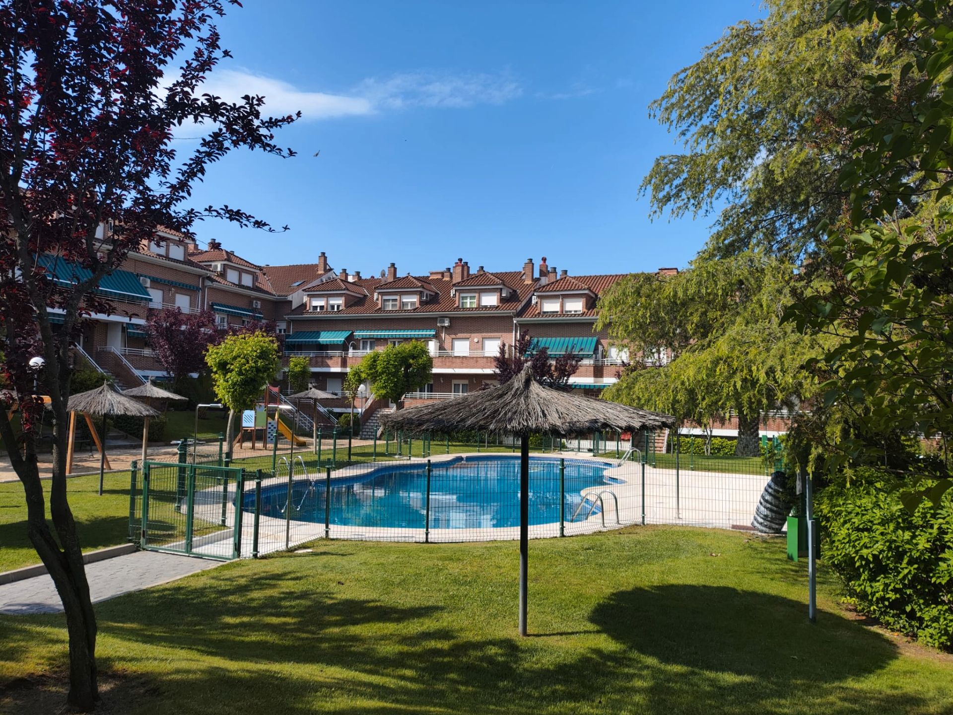 Jardín de Dúplex en venta en Sevilla la Nueva con Calefacción, Horno y Balcón