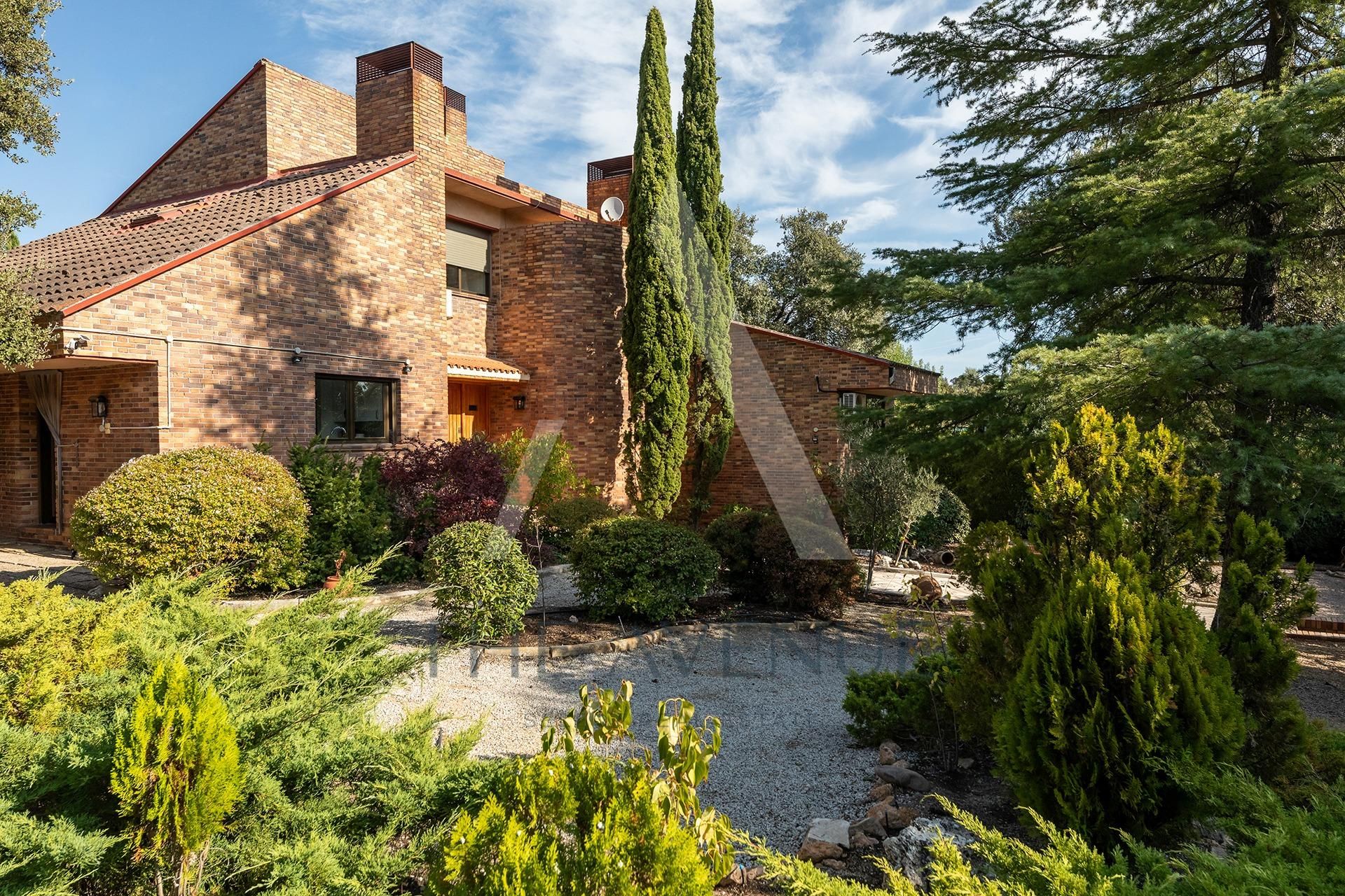 Vista exterior de Casa o xalet en venda en Las Rozas de Madrid amb Aire condicionat, Calefacció i Jardí privat