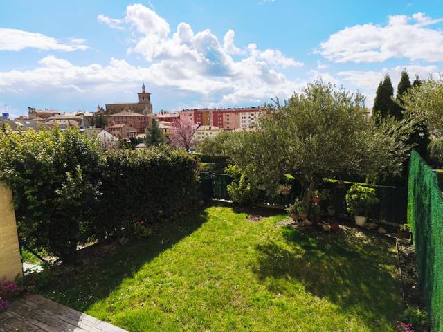 Casa-chalet en Venta en Viana