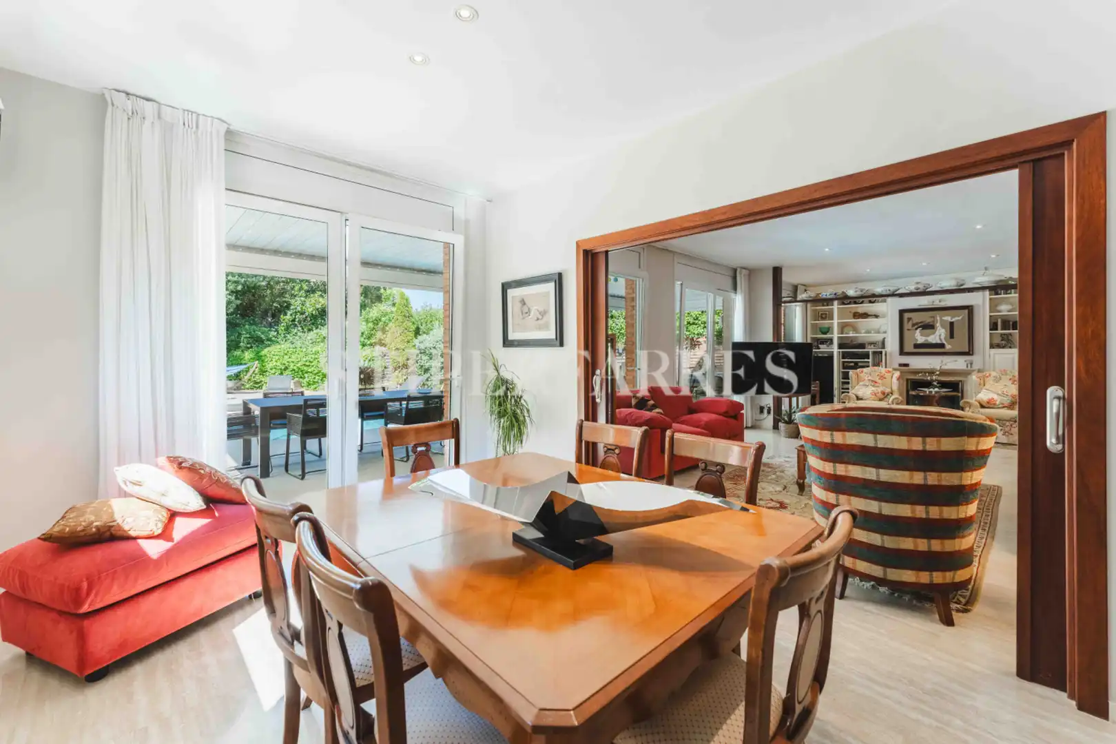 Außenansicht von Haus oder Chalet zum Verkauf in Barcelona mit Klimaanlage, Heizung und Privatgarten