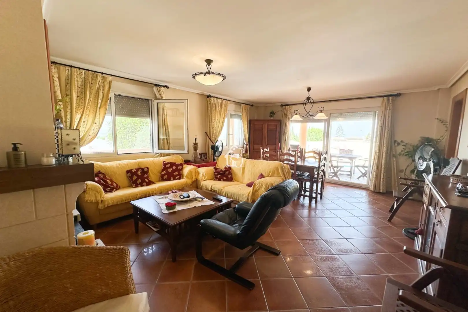 Sala d'estar de Finca rústica de lloguer en San Miguel de Salinas amb Aire condicionat, Jardí privat i Terrassa