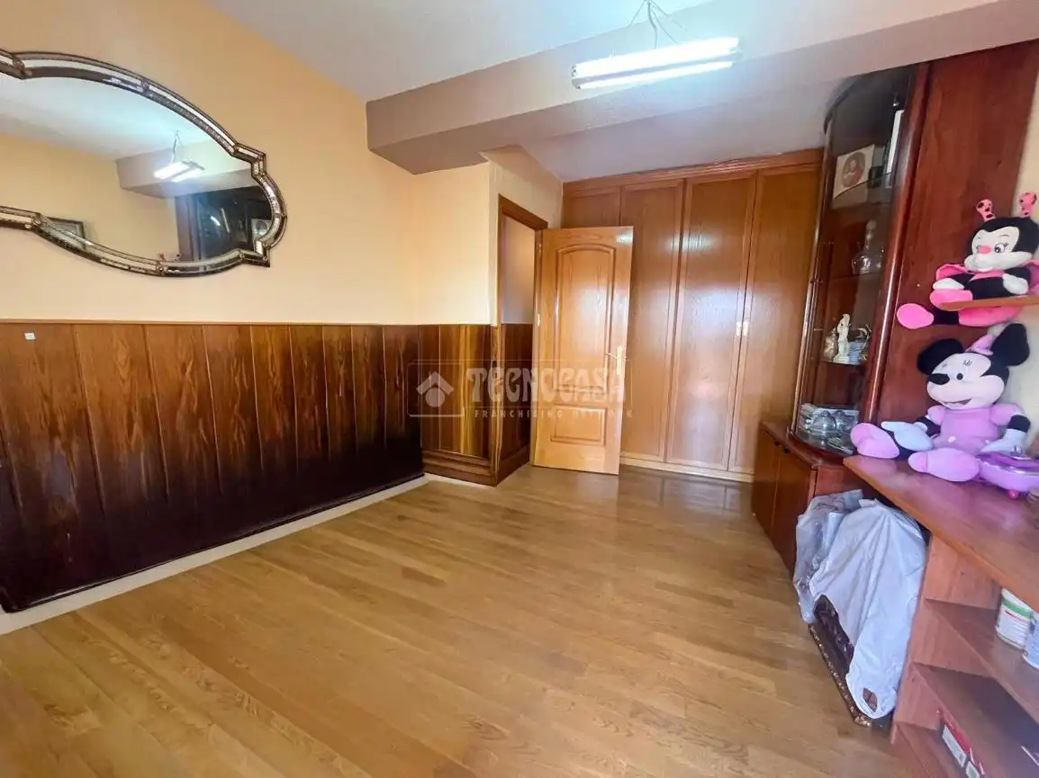 Habitación de Piso en venta en Navalcarnero con Calefacción, Parquet y Terraza