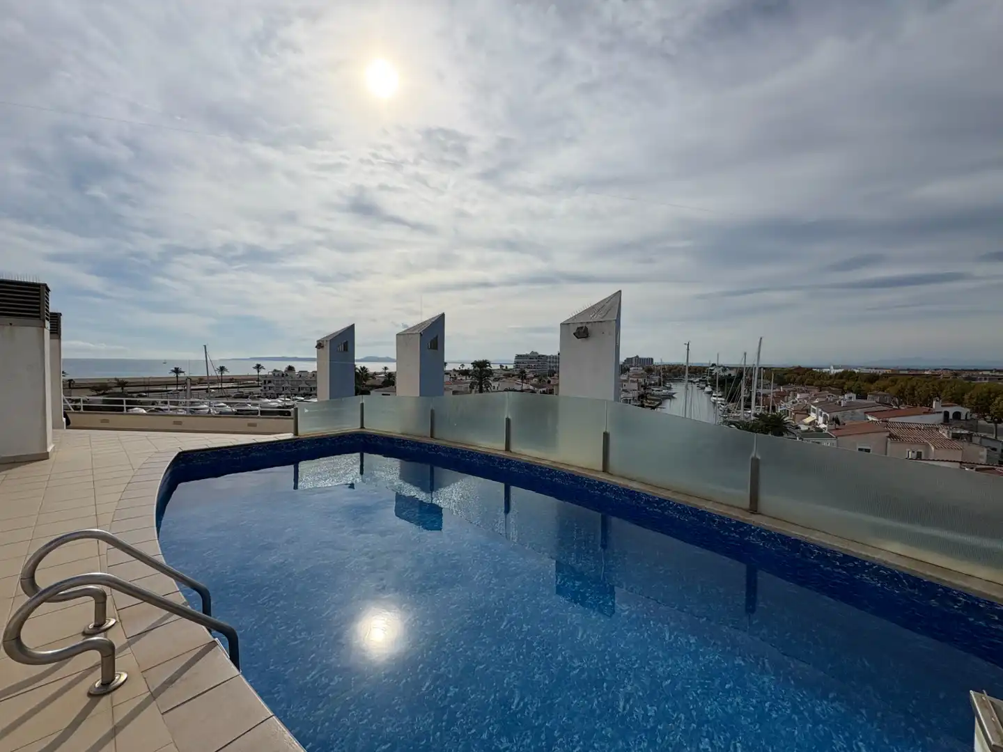 Piscina de Dúplex en venda en Empuriabrava amb Aire condicionat, Terrassa i Balcó