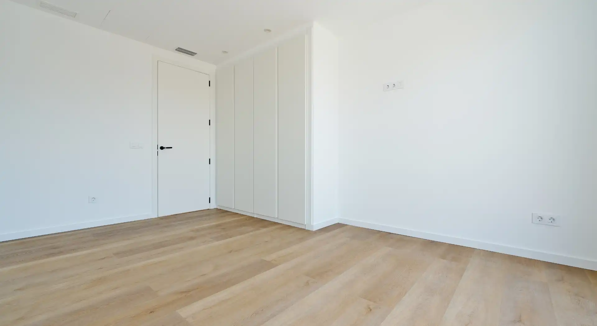 Bedroom of Houses for sale in Valencia  with Air Conditioner, Heating and Private garden