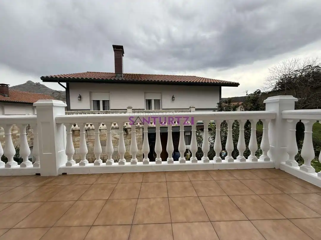 Terrace of Detached homes for sale in Castro-Urdiales  with Heating, Terrace and Furnished