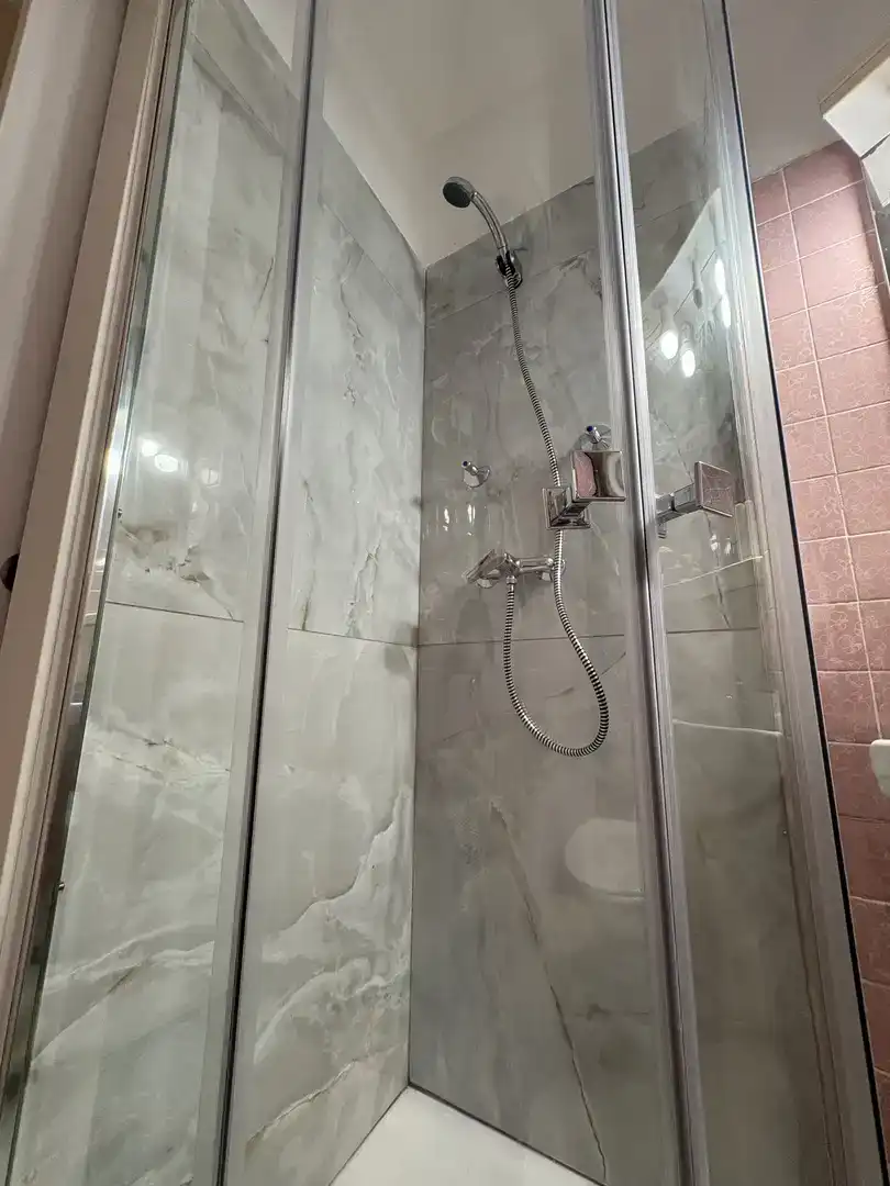 Baño de Piso para compartir en Alzira con Aire acondicionado y Amueblado