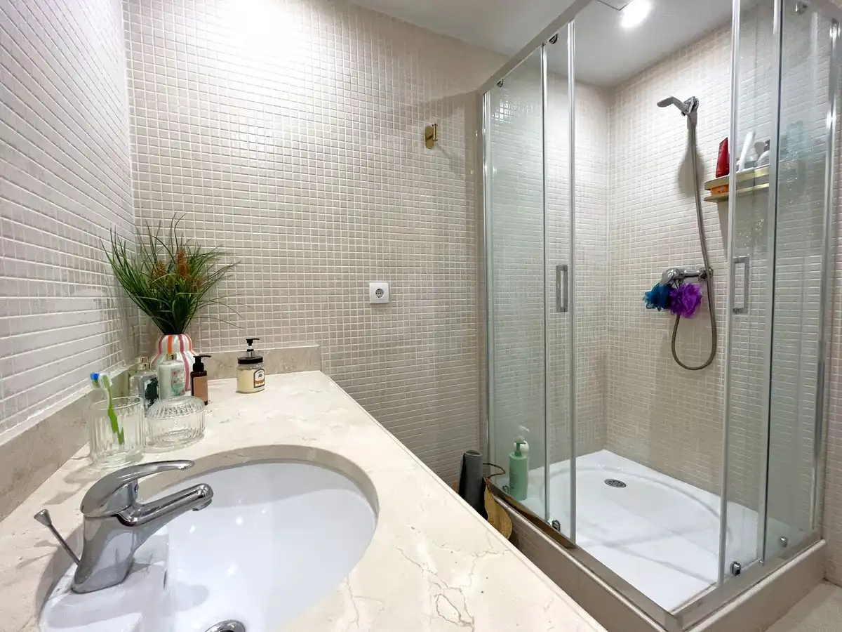 Bany de Apartament en venda en Marbella amb Aire condicionat, Terrassa i Internet