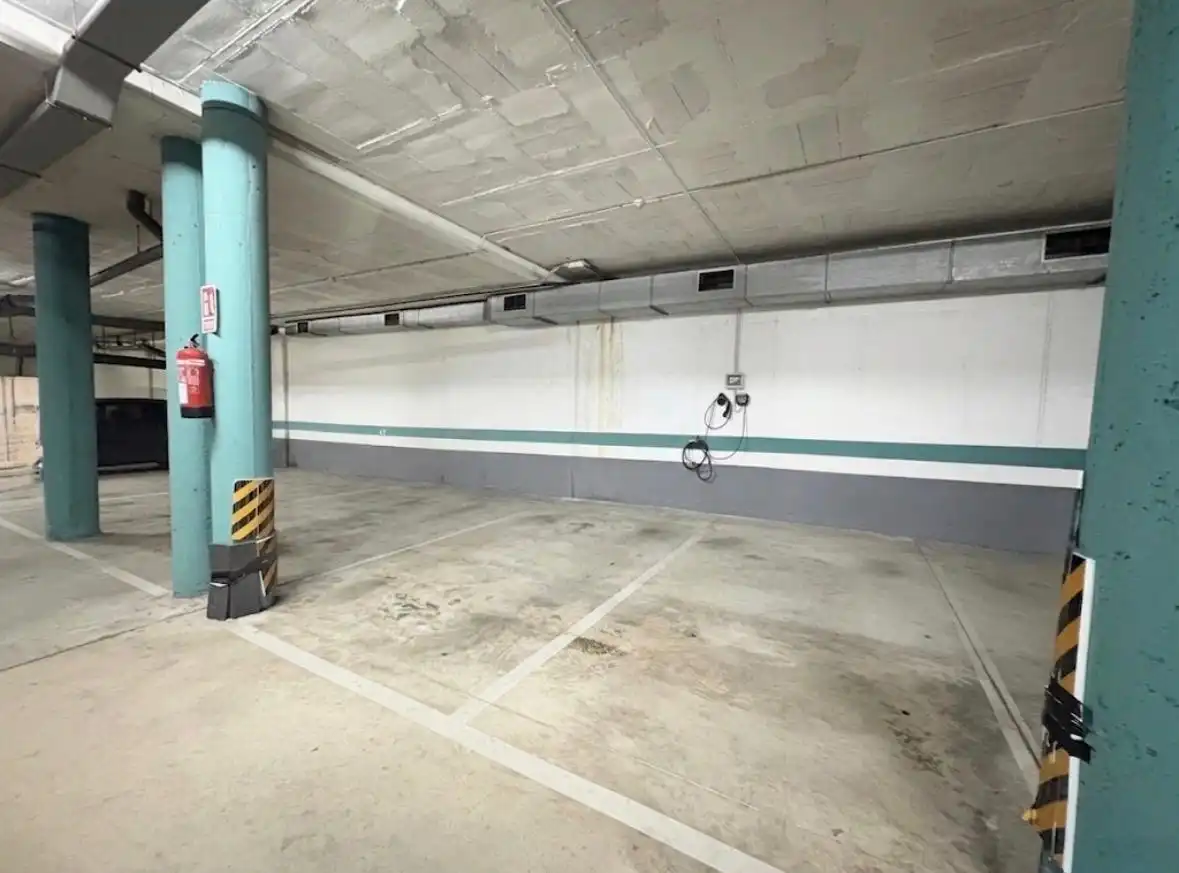 Parking de Piso en venta en Santa Perpètua de Mogoda con Aire acondicionado, Calefacción y Jardín privado