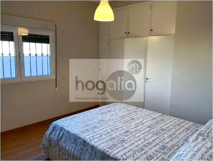 Bedroom of Flat for rent in Sevilla  with Air Conditioner, Heating and Terrace