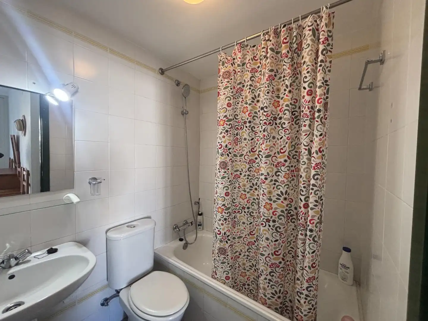 Baño de Piso de alquiler en El Portil con Jardín privado, Terraza y Piscina