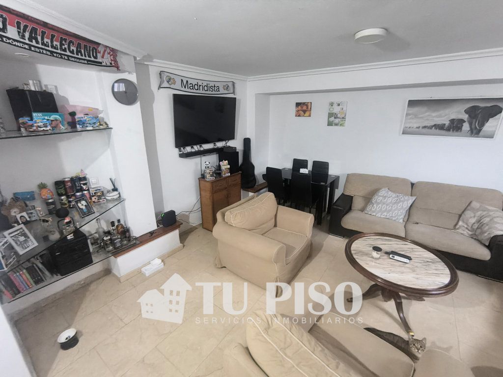 Sala d'estar de Pis en venda en  Madrid Capital amb Aire condicionat i Moblat