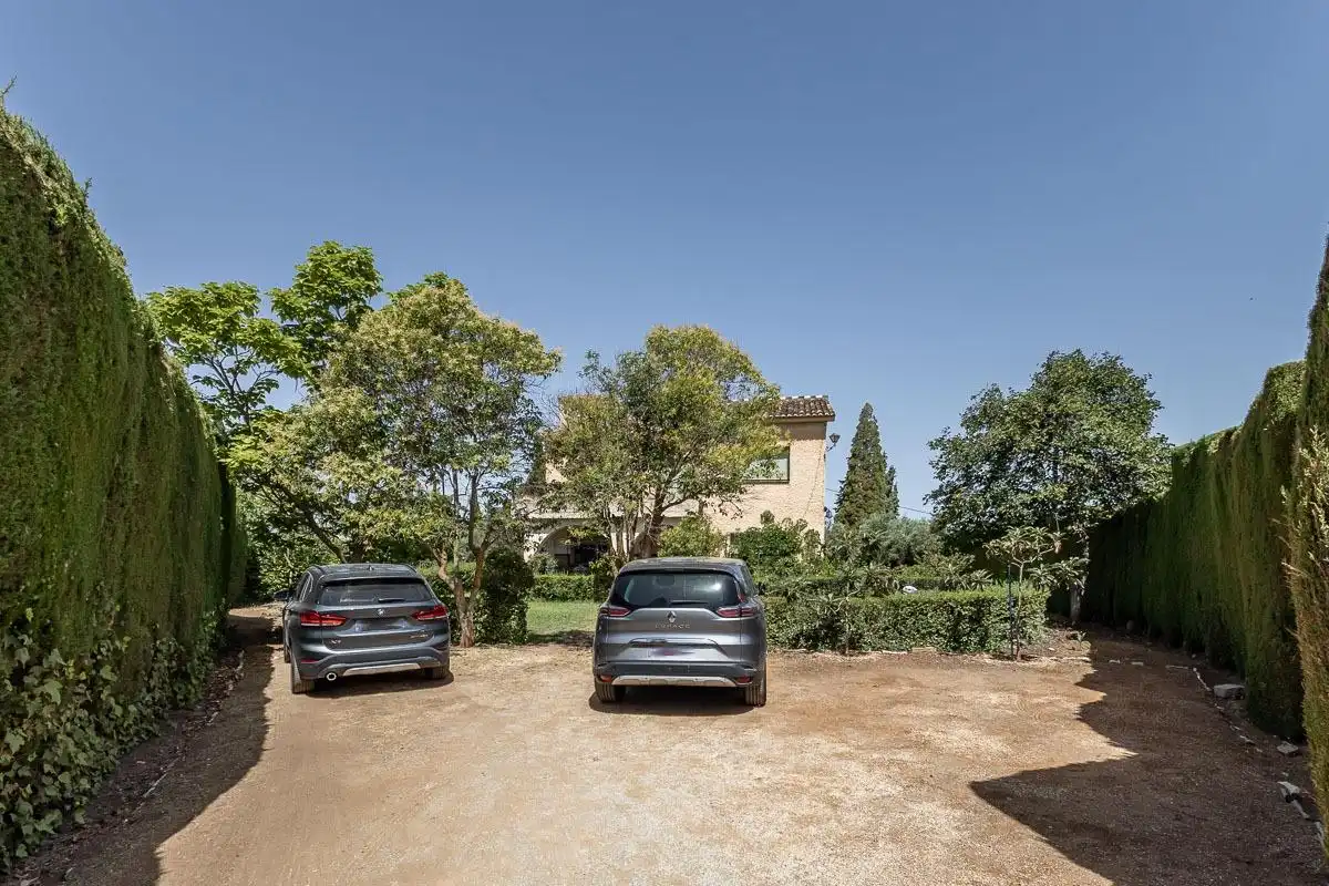 Aparcament de Casa o xalet en venda en Dílar amb Jardí privat, Terrassa i Traster