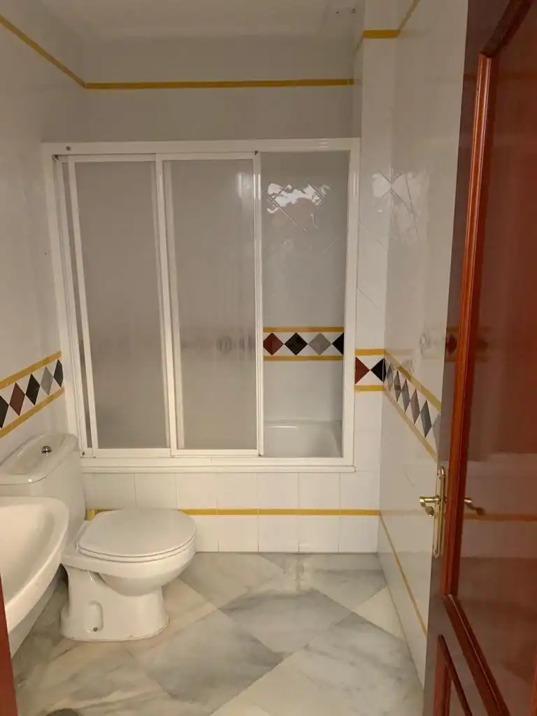 Bathroom of Houses for sale in Chiclana de la Frontera  with Terrace, Storage room and Balcony