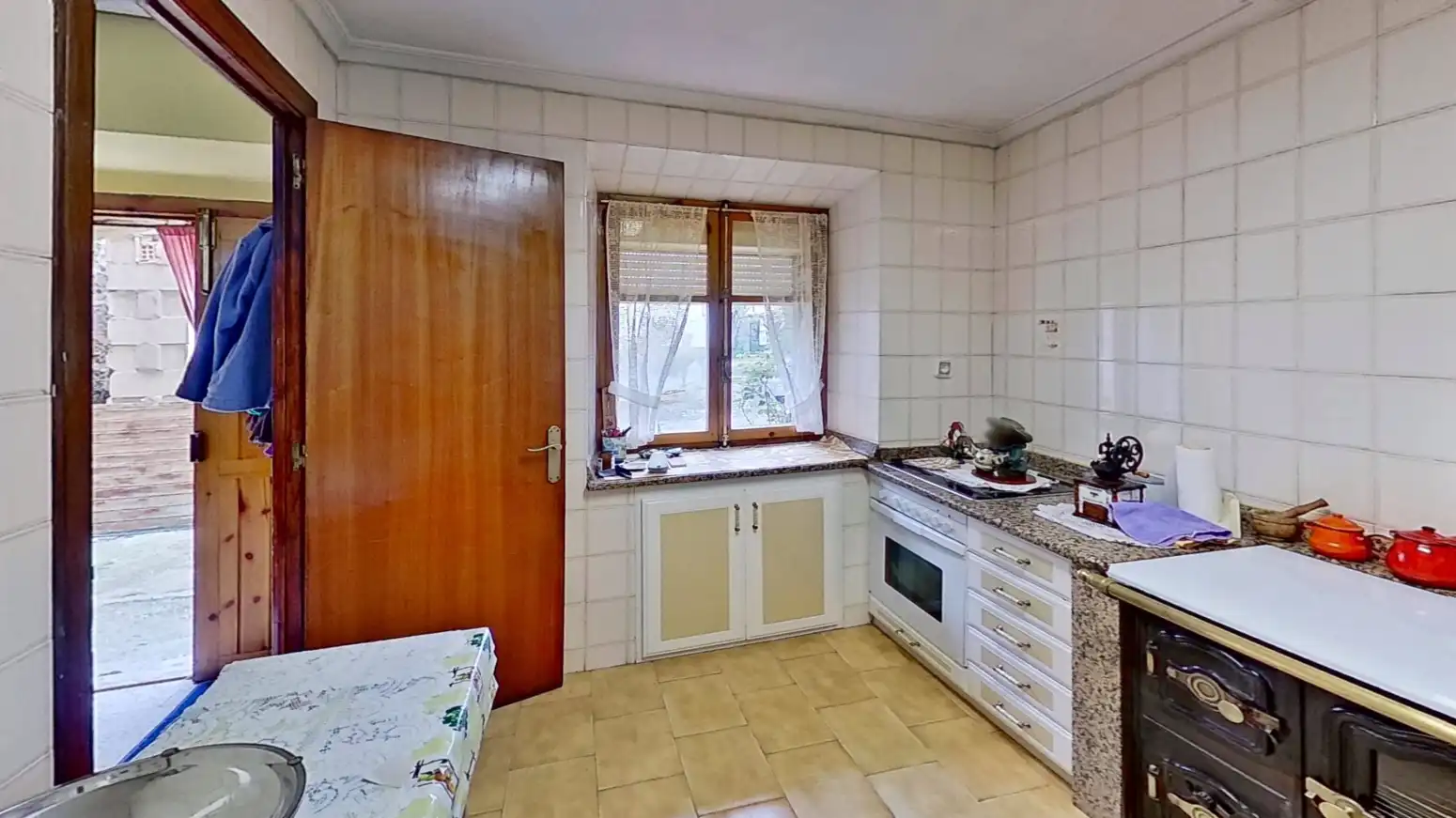 Kitchen of Detached homes for sale in Valderredible  with Heating, Private garden and Storage room