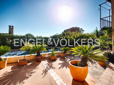 Adossat amb piscina en venda a Carrer de la Catalana