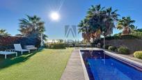 Jardí de Casa o xalet en venda en Mataró amb Aire condicionat, Terrassa i Piscina