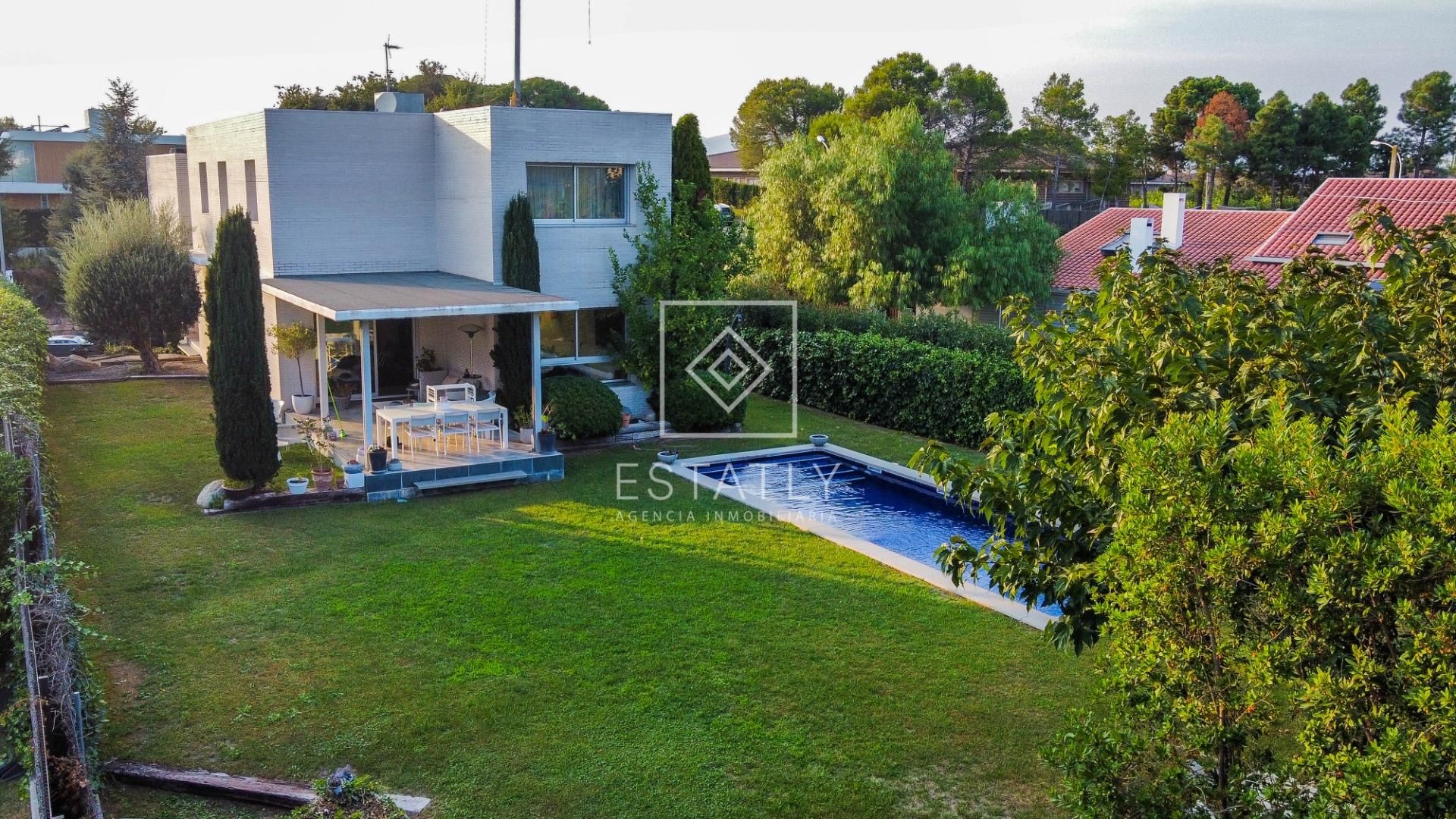 Jardí de Casa o xalet en venda en Girona Capital amb Aire condicionat, Calefacció i Jardí privat