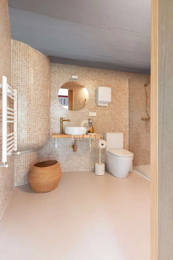 Baño de Local en venta en Madrid con Calefacción