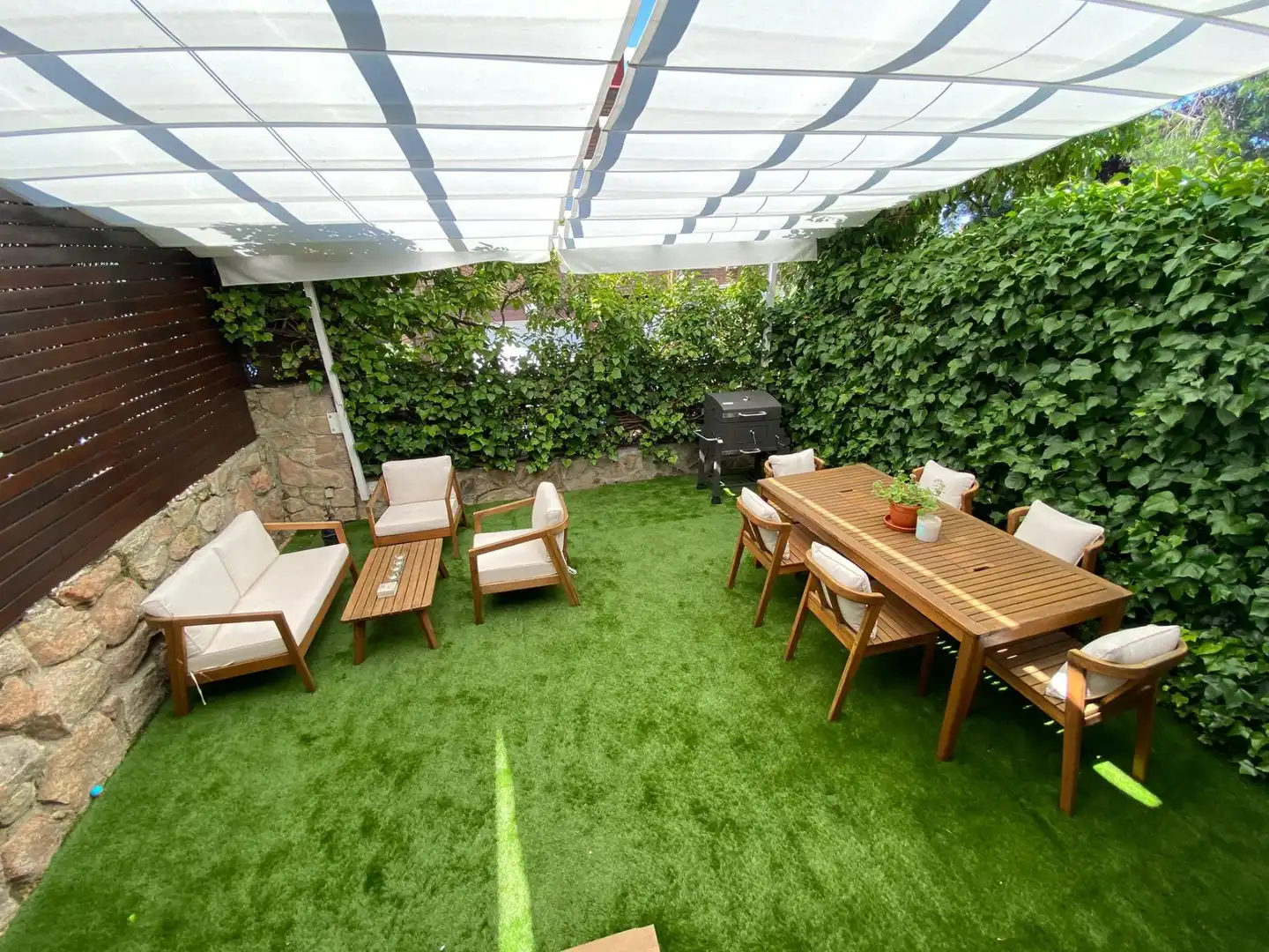 Terrasse von Einfamilien-Reihenhaus zur Miete in Las Rozas de Madrid mit Klimaanlage, Heizung und Privatgarten