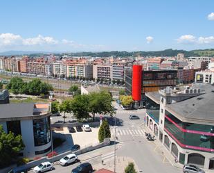Vista exterior de Àtic en venda en Granollers amb Aire condicionat, Calefacció i Jardí privat
