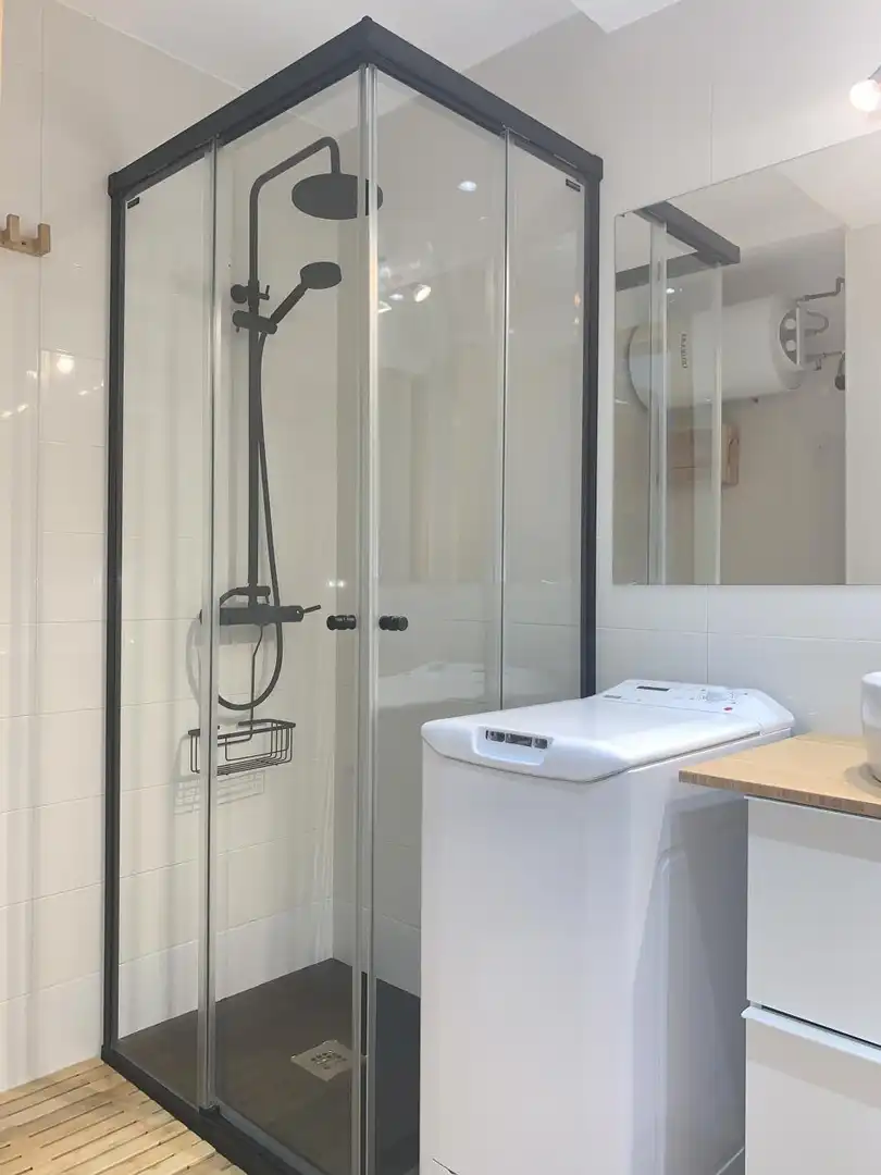 Bathroom of Flat for rent in Madrid  with Air Conditioner, Heating and Furnished