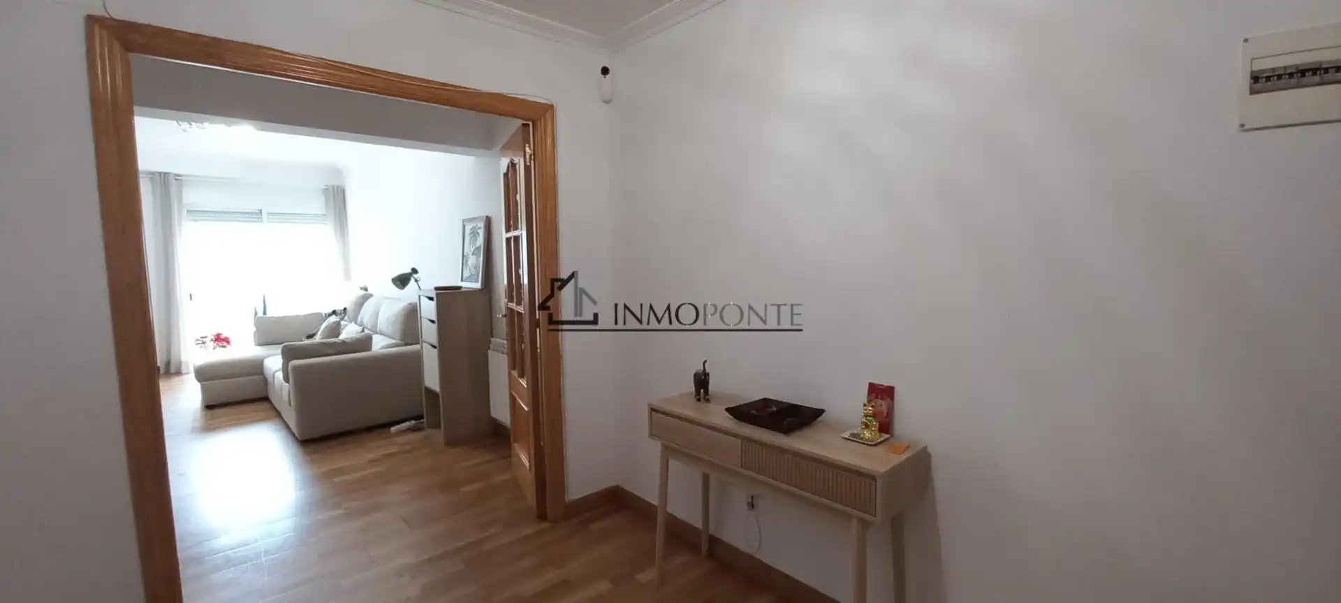Sala d'estar de Pis en venda en Pontevedra Capital  amb Calefacció, Forn i Rentadora