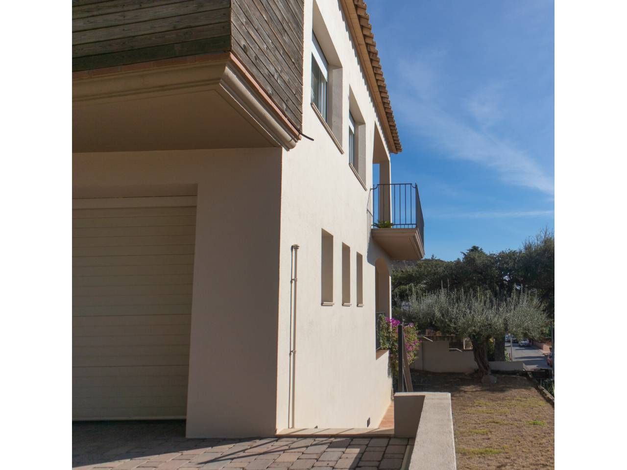 Exterior view of House or chalet for sale in La Bisbal d'Empordà  with Air Conditioner, Heating and Private garden