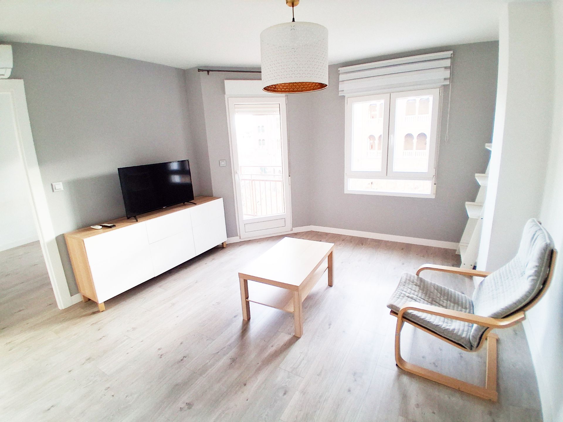 Living room of Flat to rent in  Granada Capital  with Air Conditioner, Furnished and Oven