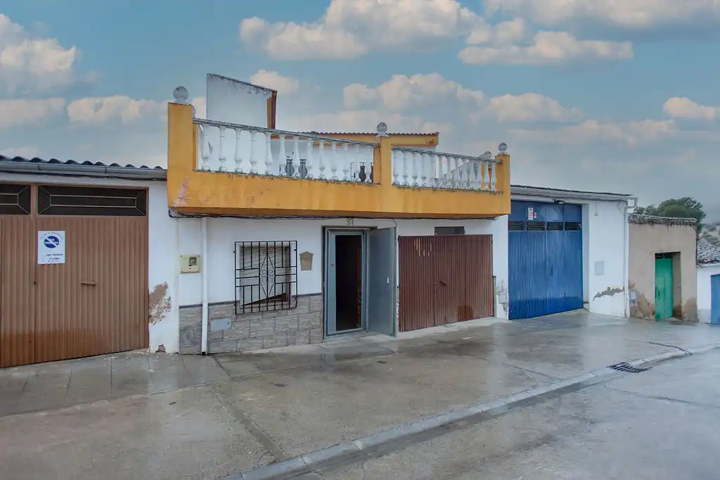 Casa adosada en venta en C/ Molinillos, Alcaudete